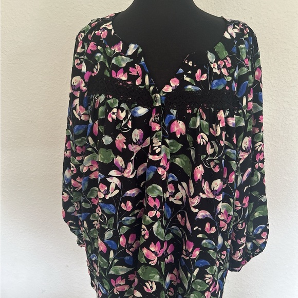 NWOT FLORAL PRINT BLOUSE - Picture 2 of 3